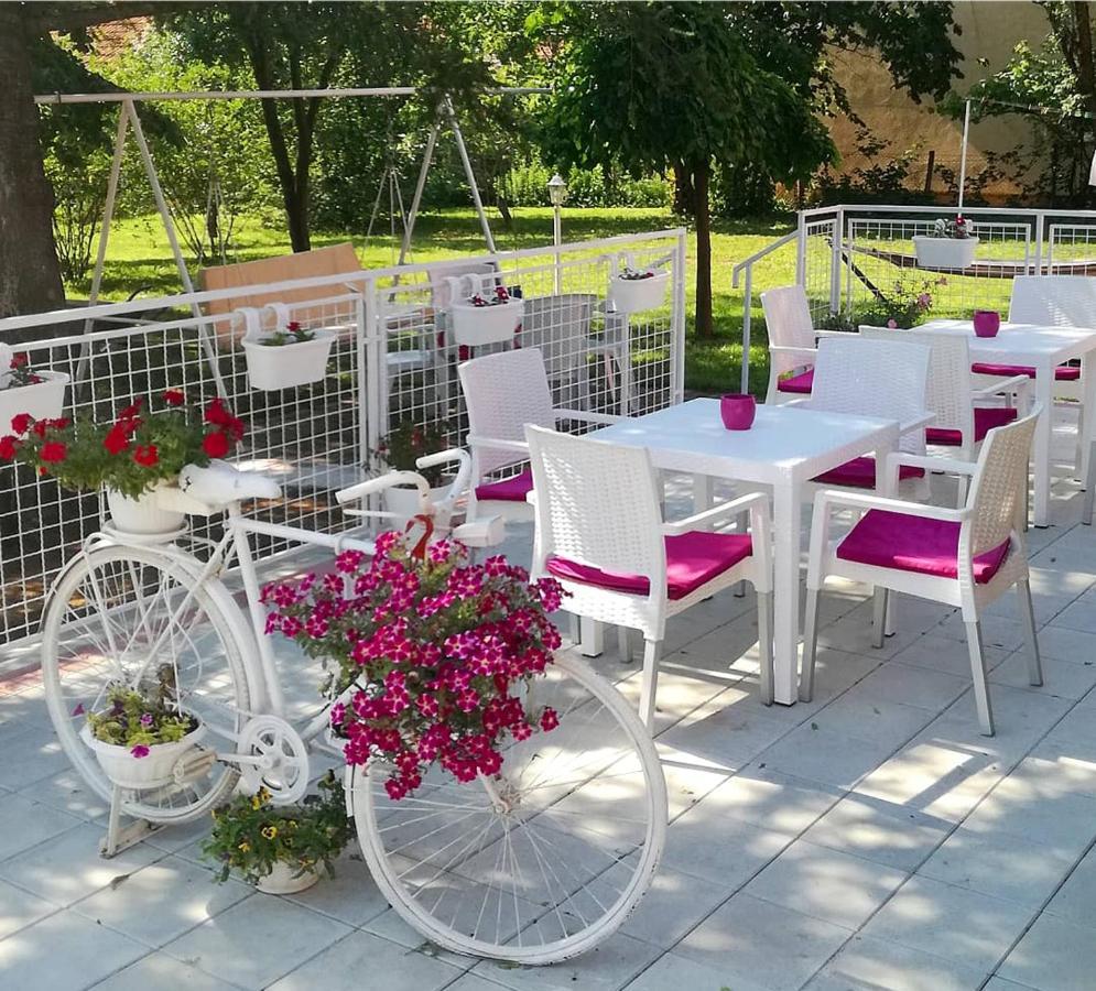 Maslina Rooms Smederevo Buitenkant foto